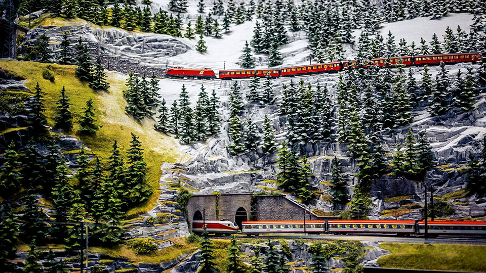 Modelleisenbahn durch die Alpenregionen